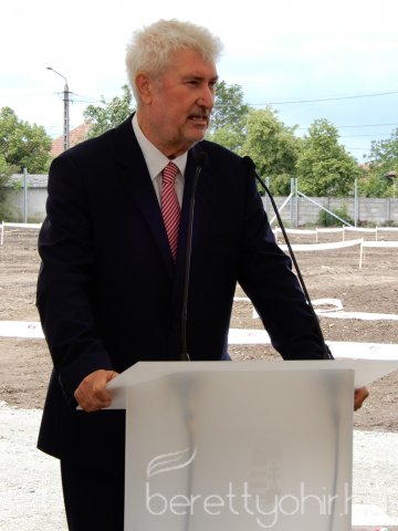 Börtönkórház alapkőletétele 15